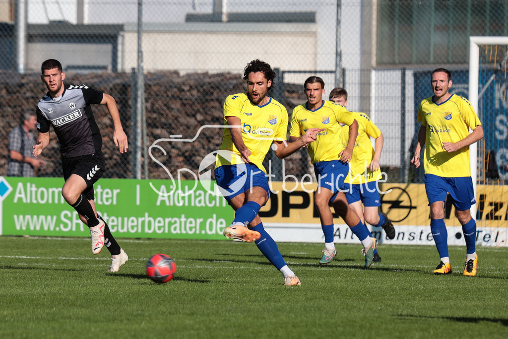 FC Pipinsried - SV Wacker Burghausen | Kevin GUTIA (FCP #7) spielt einen Pass