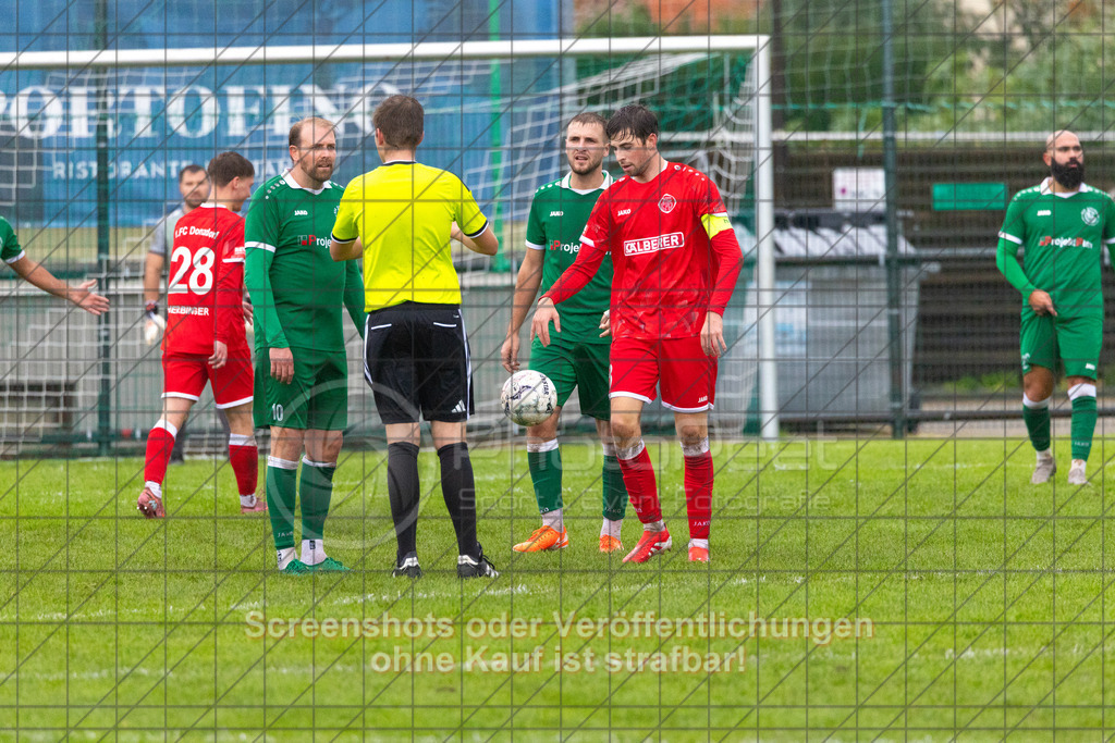 20261011_152356_0104_(c)_by_PhotoPeet | #,KSG Eislingen (grün) vs. 1.FC Donzdorf (rot), Fußball, Bezirksliga - Bezirk Neckar/Fils, 07. Spieltag, Saison 2026/2027, Rasensportplatz, Albstraße 69, 73054 Eislingen, 11.10.2026 - 15:00 Uhr,Foto: PhotoPeet / Sport- &amp; Eventfotografie / Peter Harich