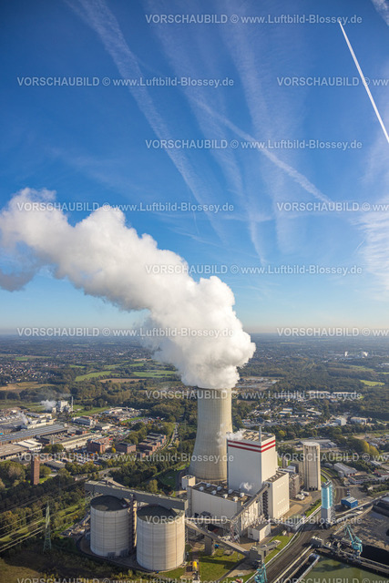 Luenen241011938 | Luftbild, Trianel Kohlekraftwerk Lünen, Kühlturm Lünen Stummhafen mit Dampfwolke, Datteln-Hamm-Kanal, blauer Himmel, Lippholthausen, Lünen, Ruhrgebiet, Nordrhein-Westfalen, Deutschland