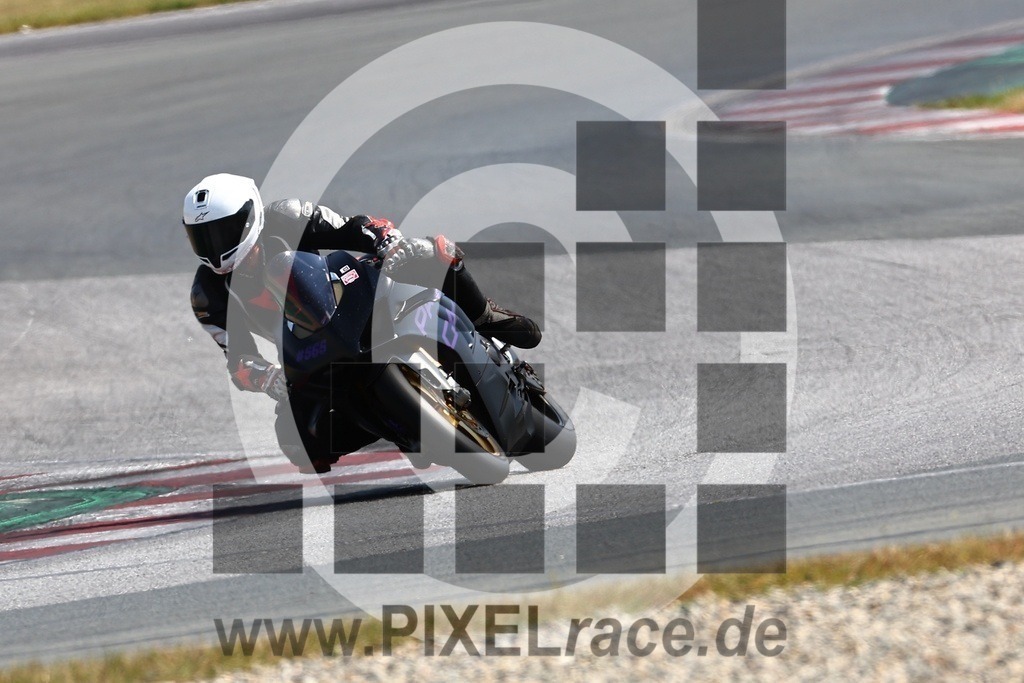 0565-20240720_02065 | Schöne Erinnerungen an spannende Momente - das festzuhalten ist unser Job. PIXELrace.de ist seit 2003 auf den Rennstrecken Europas unterwegs um die Action draußen beim Fahren und die wunderbare Stimmung imm Fahrerlager für euch einzufangen.