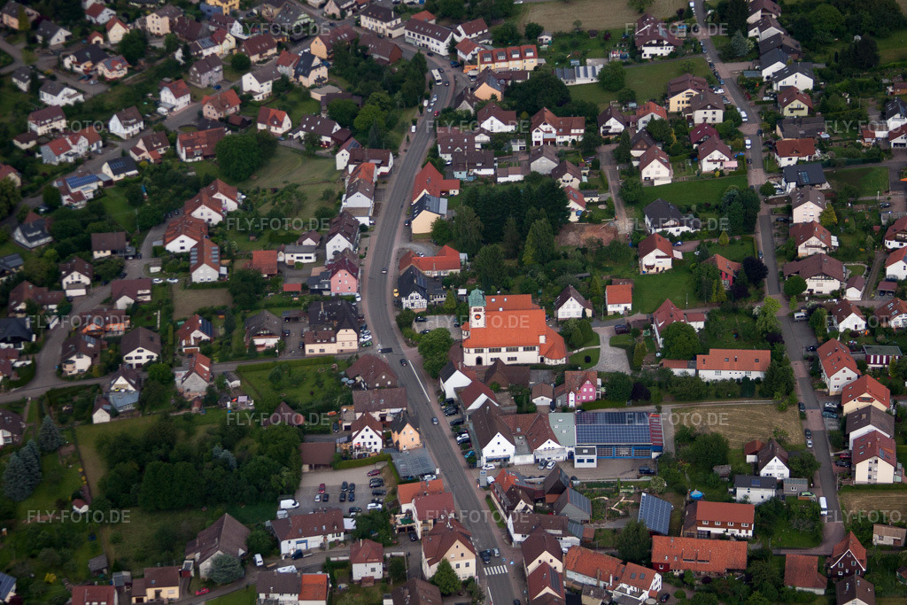 Luftbild: Herrenalber Straße im Ortsteil Conweiler in Straubenhardt im Bundesland Baden-Württemberg in Deutschland. Foto: IMG_66776.jpg vom 07.06.2014 durch Werner Riehm/FLY-FOTO.de