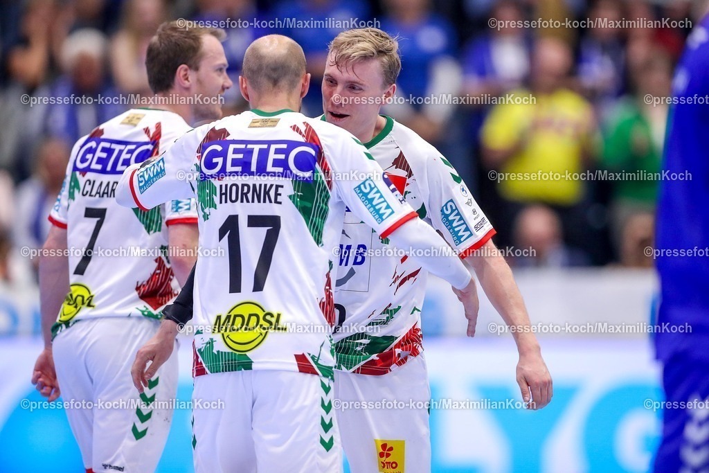 Gum15052501079 | 15.05.2025, Handball, HBL, VfL Gummersbach - SC Magdeburg, Schwalbe-Arena: Abschlussjubel nach dem 32:31 Sieg für Magdeburg. Tim Hornke (Magdeburg #17) neben Gisli Kristjansson (Magdeburg #10) 