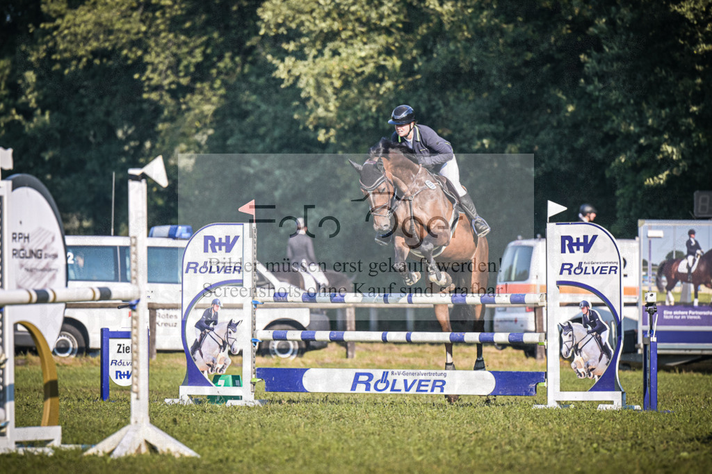 DOS_0139 | Entdecke hochwertige Reitturnierfotos von Foto Oger. Professionell, emotional und authentisch – jetzt Lieblingsmomente im Shop bestellen.Deutschlandweite Turnierfotografie. - Realisiert mit Pictrs.com