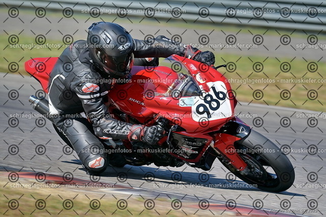 25bt04-0134 | markuskiefer.com - Realisiert mit Pictrs.com