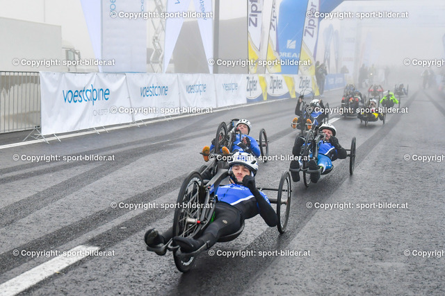 AUT, Leichthatletik, Oberbank Linz Donau Marathon 2022 | 23.10.2022, Linz , AUT, Leichtathletik, Oberbank Linz Donau Marathon 2022, im Bild Start Handbike



// Oberbank Linz Danube Marathon 2022 in Linz, Austria on 2022/10/23