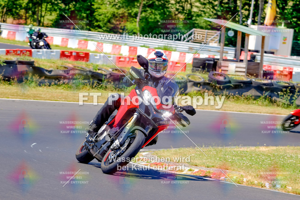 _MOT9370 | Hier findet Ihr Bilder von Touristenfahrten auf der Nürburgring Nordschleife oder von anderen Veranstaltungen die ich besucht habe. Viel Spass beim Durch Schauen 