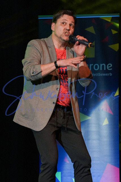 060424Ho1572 | Gregor Schaefer -Stauferkrone 2024
Der internationale Schlagerwettbewerb Stauferkrone wird 2024 bereits zum fuenften Mal von Maitis Media ausgerichetet. 
Deutschland, Donzodrf, Stadthalle, 06.04.2024


