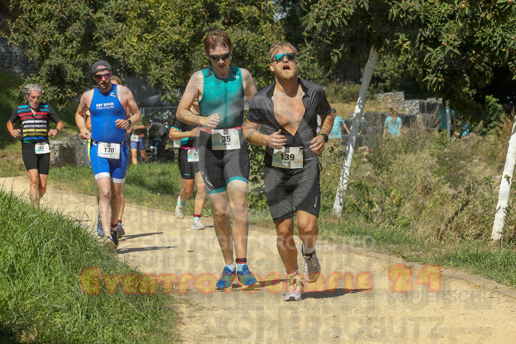 250824_1232_EX1_9671 | Sportfotografie im Rhein-Sieg Kreis, Köln, Bonn, NRW, Rheinland Pfalz, Hessen, etc. Unser Tätigkeitsfeld umfasst den Laufsport vom Volkslauf über den Marathon, Duathlon, Triathon bis zum Ultralauf wie Kölnpfad Ultra oder Schindertrail.