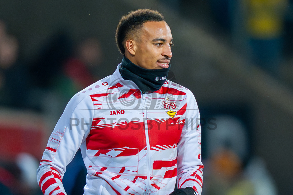 1. FC Heidenheim vs. VfB Stuttgart, Fussball, 1. Bundesliga, 23. Spieltag, Saison 2025/2026, 22.02.2026 | Jamie Leweling (VfB Stuttgart, #18),1. FC Heidenheim vs. VfB Stuttgart, Fussball, 1. Bundesliga, 23. Spieltag, Saison 2025/2026, 22.02.2026Foto: photosbyphips/Philip Ziegler