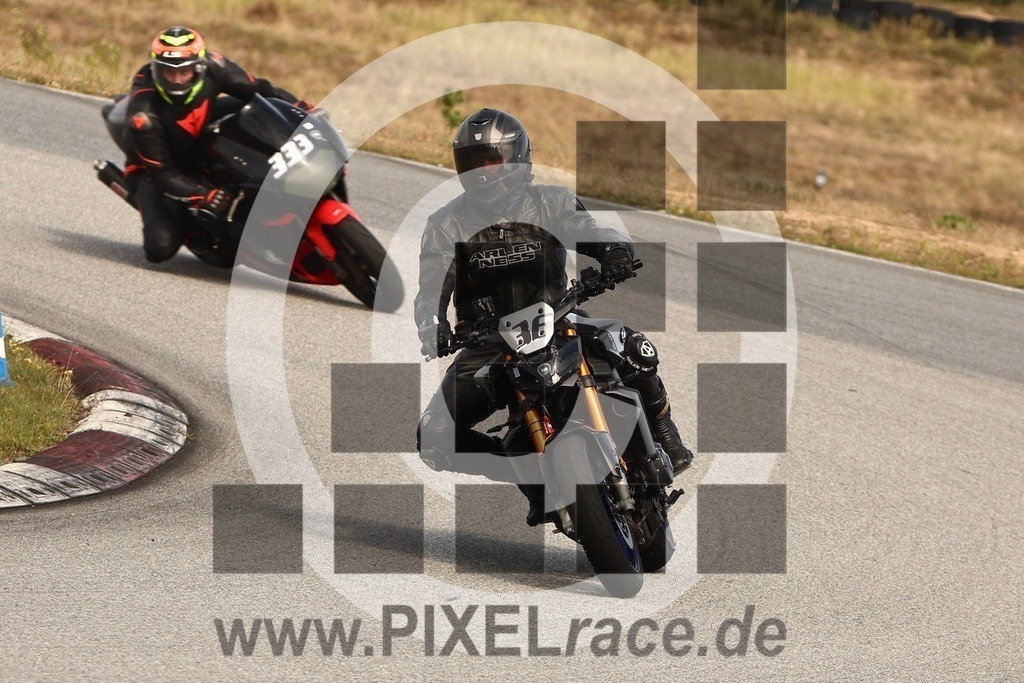 0036-20250913_11472 | Schöne Erinnerungen an spannende Momente - das festzuhalten ist unser Job. PIXELrace.de ist seit 2003 auf den Rennstrecken Europas unterwegs um die Action draußen beim Fahren und die wunderbare Stimmung imm Fahrerlager für euch einzufangen.