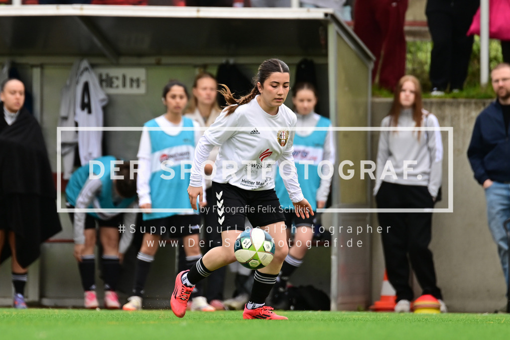 Fußball I Frauen I Saison 2025-2026 I Bezirksliga I 21. Spieltag I Harburger TB - Rahlstedter SC I 166458 | Der Sportfotograf. - Realisiert mit Pictrs.com