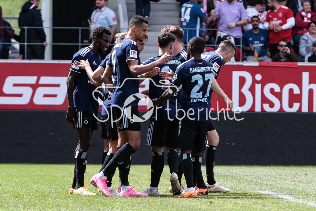 SSV Jahn Regensburg - Hamburger SV | Wieder jubelt der HSV - Das 0-4 durch Sonny KITTEL (HSV #10) beduetet auch den Halbzeitstand / Freude / Jubel / Tor / Torschuetze / DFL REGULATIONS PROHIBIT ANY USE OF PHOTOGRAPHS AS IMAGE SEQUENCES AND/OR QUASI-VIDEO
