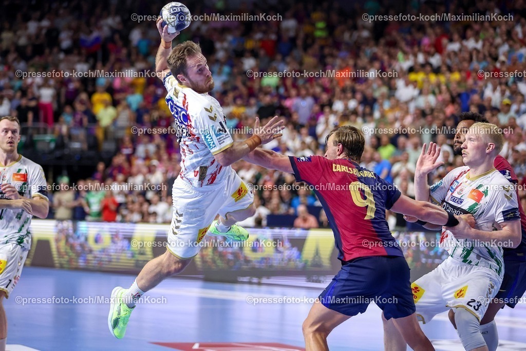 KoeEHF14062502035 | 14.06.2025, Handball, Halbfinale TruckScout24 EHF FINAL4, LANXESS arena Köln, FC Barcelona - SC Magdeburg: Albin Lagergren (Magdeburg #21) gegen Jonathan Carlsbogard (Barca FC Barcelona ESP #09) 