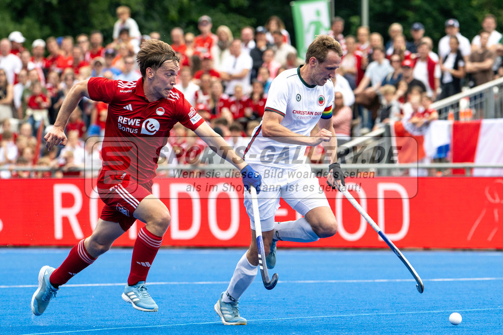 Final4_20250601-1545-Z09_4817 | Krefeld, Deutschland, 01.06.2025:  Feldhockey Final4 2025 – „Deutsche Feldhockey-Meisterschaften 2025“ Crefelder HTC - Rot-Weiss Köln (Finale Herren) im Gerd-Wellen-Hockeyanlage am 01.06.2025 in Krefeld, Deutschland. (Foto von Kramhöller/Fehrmann/Kaste)Krefeld, Germany, 01.06.2025: Feldhockey Final4 2025 – „Deutsche Feldhockey-Meisterschaften 2025“ Harvestehuder HTC - Düsseldorfer HC (Finale Damen) in Gerd-Wellen-Hockeyanlage at 01.06.2025 in Krefeld, Deutschland. (Foto from Kramhöller/Fehrmann/Kaste)