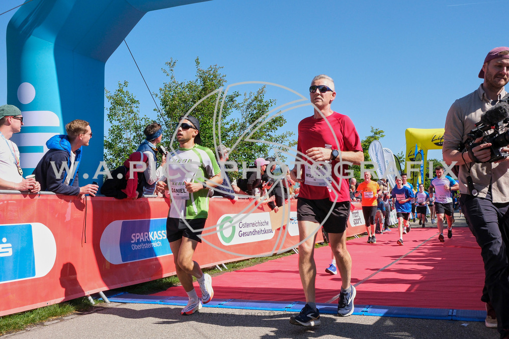 ..... | LINZ,AUSTRIA,27.April 24, Int. 3 Brückenlauf Linz  , Image shows: Photo: WAPICS / Michael ring