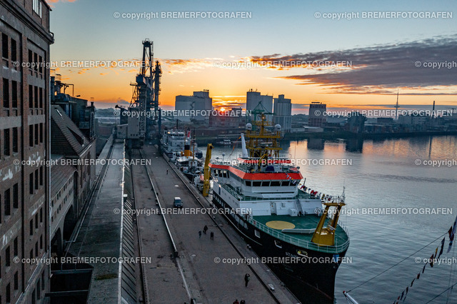 DJI_0048 | 30.09.2022 Drohnenaufnahmen Dt. Schifffahrtstag 2022 Bremen Wendebecken / Weser