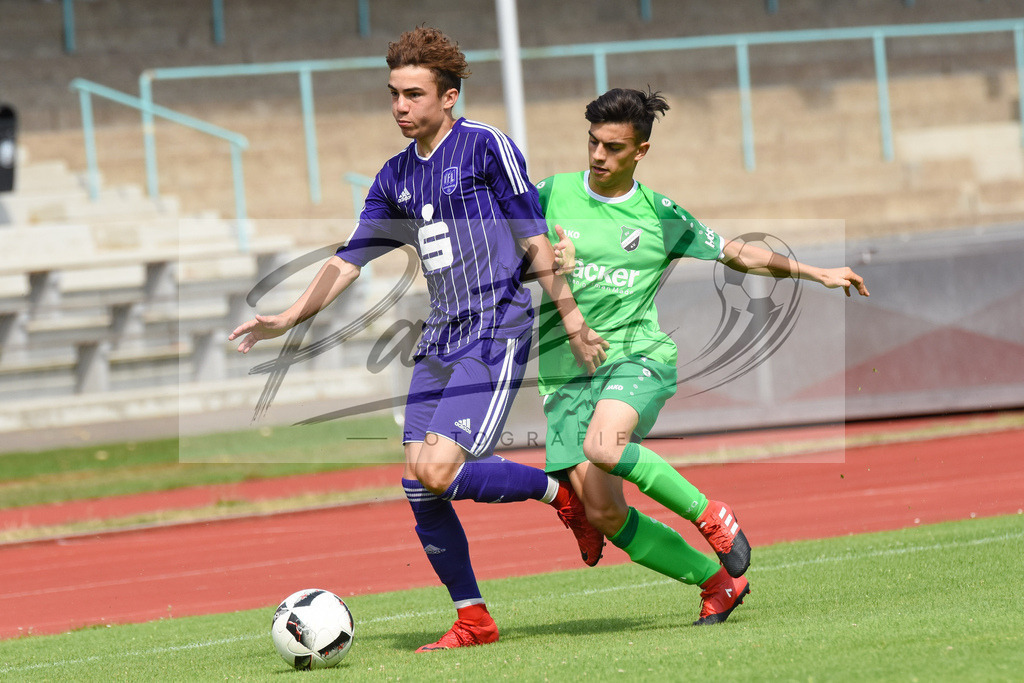 20180728_OSNSVR_0004 | Fußball, A-Junioren: Marc Auge (VfL Osnabrück), links im Zweikampf beim Testspiel zwischen VfL Osnabrück vs. SV Rödinghausen am 28.07.2018 im Sportpark Illoshöhe in Osnabrück, Deutschland.(Foto von Nico Paetzel) - Realisiert mit Pictrs.com