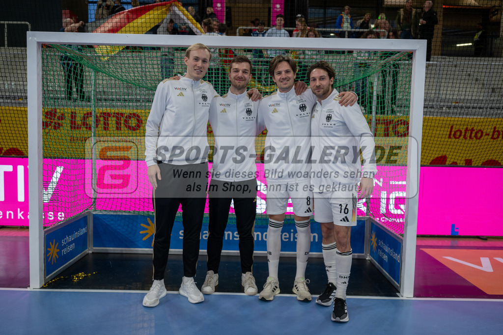 Halle EM Finale _ Siegerehrung 11.1.26 SG kl-1713 | Hockey,Sport,Fieldhockey,1.Bundesliga,2.Bundesliga,Sportfotografie,Shop,Sportphotography,Feldhockey,Hockeyliga