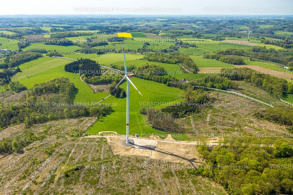 Breckerfeld240504719 | Luftbild, AVU Windräder nahe der Brantener Straße, Baustelle mit Neubau, Waldgebiet Landwehr mit Waldschäden, Hügellandschaft Fernsicht, Branten, Breckerfeld, Ruhrgebiet, Nordrhein-Westfalen, Deutschland
