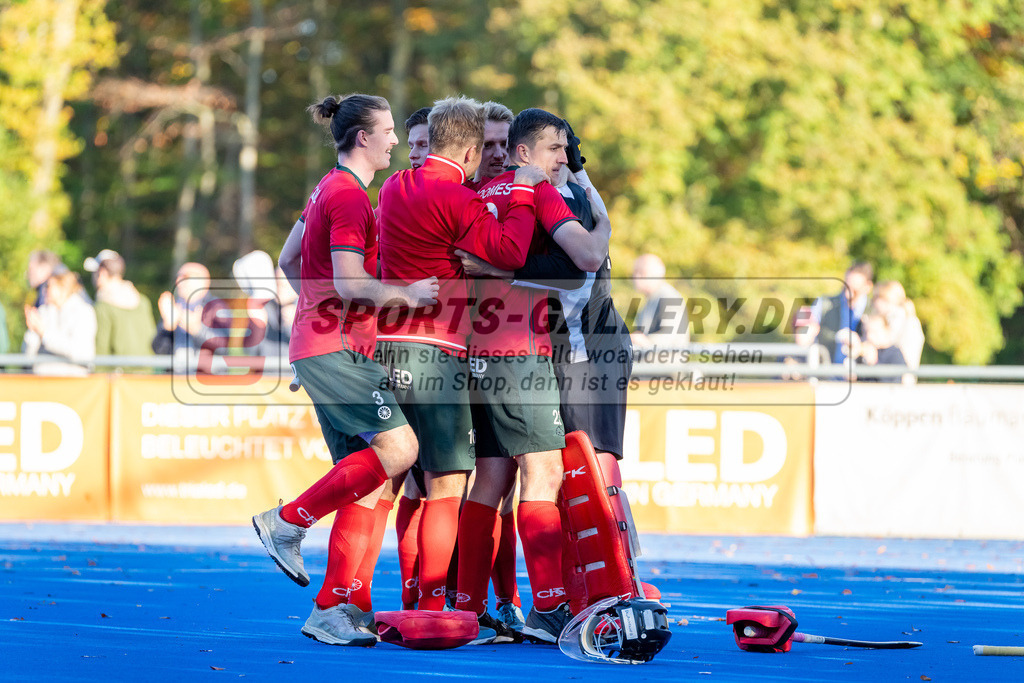 HK_20241103_108602 | 1. Bundesliga Herren Crefelder HTC - Hamburger Polo Club am 3.11.2024 CHTC Krefeld, Krefeld , Kossol Timo ( Crefelder HTC #3 ) , Julius Hayner ( Crefelder HTC #6 ) , van Ehren Christian ( Crefelder HTC #16 ) , Niklas Wellen ( Crefelder HTC 10 ) , Boomes Anton ( Crefelder HTC #23 ) , Joshua Onyekwue Nnaji Torwart ( Crefelder HTC #29 )