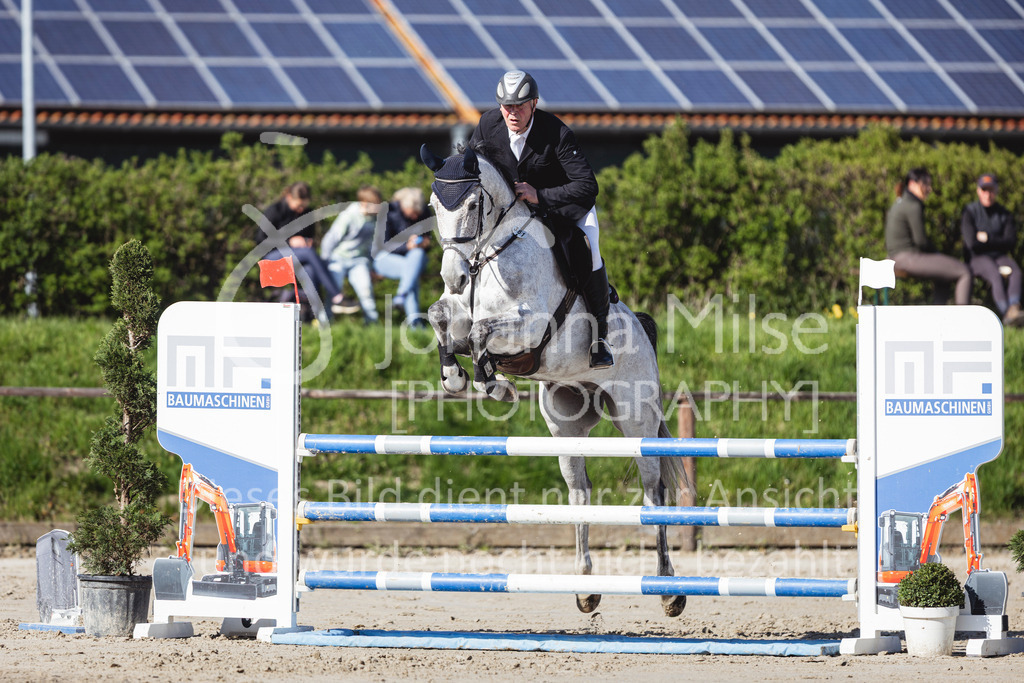 260421_Frühlingsfest_4_SprPf-L-414 | Deine schönsten Turniermomente als professionelle Fotos! Entdecke hochwertige Pferdesport-Fotografie im Online-Shop. Jetzt Fotos finden & bestellen!