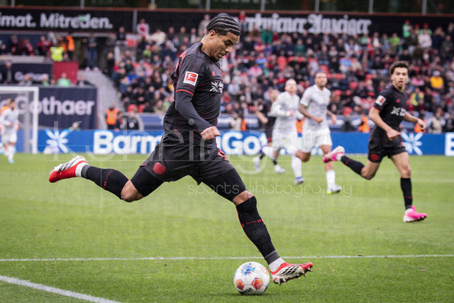 German Bundesliga, Bayer 04 Leverkusen vs. VfL Wolfsburg, 04.04.2026 | LEVERKUSEN, GERMANY - APRIL 4, 2026 :  Malik Tillman (Bayer 04 Leverkusen, 10) during the German Bundesliga match on gameday 28 between Bayer 04 Leverkusen vs. VfL Wolfsburg at BayArena on April 4, 2026 in Leverkusen, Germany. DFL REGULATIONS PROHIBIT ANY USE OF PHOTOGRAPHS AS IMAGE SEQUENCES AND/OR QUASI-VIDEO.