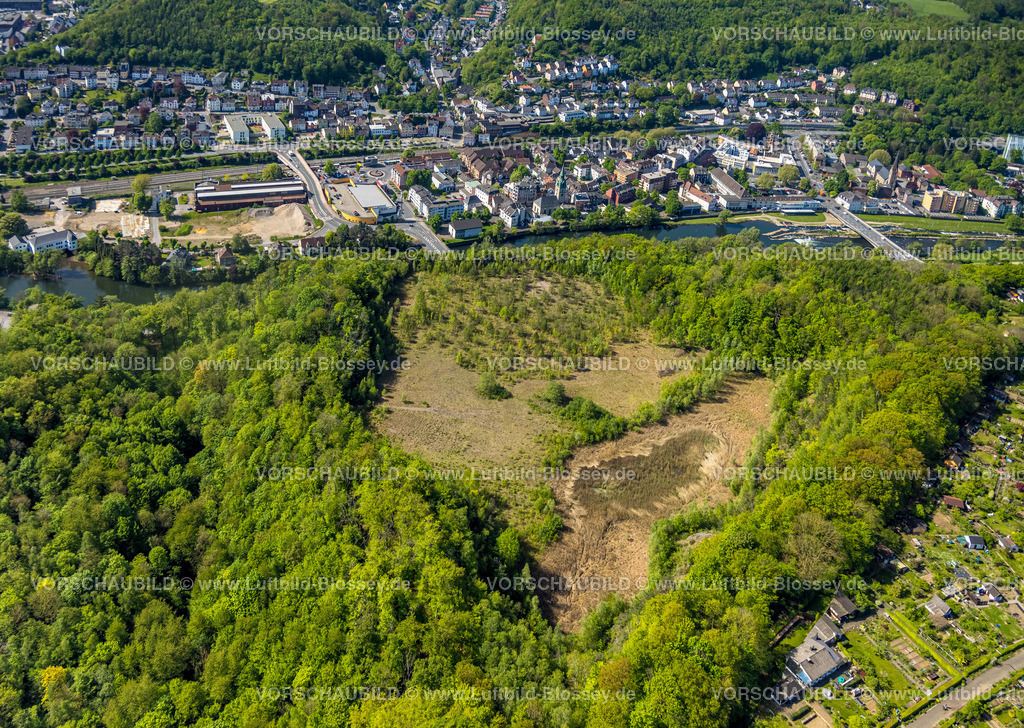 Hagen240504582Hohenlimburg | Luftbild, Waldgebiet mit Lichtung, thyssenkrupp Hohenlimburg Gästehaus, Fluss Lenne, Brücke Bahnstraße, Ortsansicht Hohenlimburg, Hagen, Ruhrgebiet, Nordrhein-Westfalen, Deutschland
