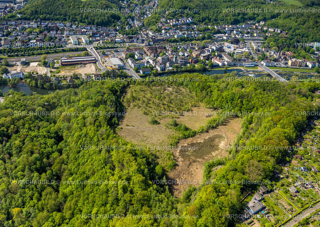 Hagen240504582Hohenlimburg | Luftbild, Waldgebiet mit Lichtung, thyssenkrupp Hohenlimburg Gästehaus, Fluss Lenne, Brücke Bahnstraße, Ortsansicht Hohenlimburg, Hagen, Ruhrgebiet, Nordrhein-Westfalen, Deutschland