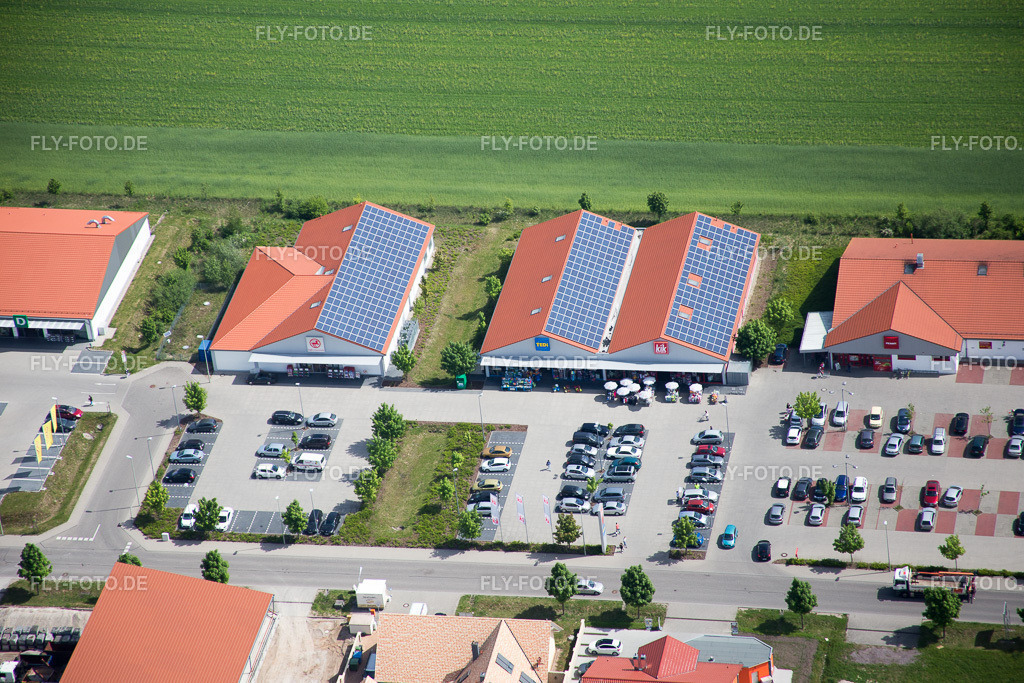 Neulauterburg, Einkaufszentren | Luftbild: Neulauterburg, Einkaufszentren im Ortsteil Neulauterburg in Berg im Bundesland Rheinland-Pfalz in Deutschland. Foto: IMG_078632.jpg vom 08.05.2015 durch Werner Riehm/FLY-FOTO.de - Realisiert mit Pictrs.com