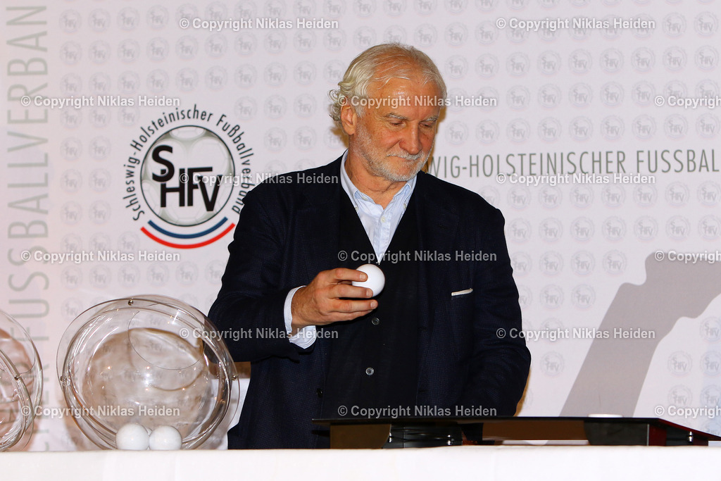 NH_SHFVHallenmasters2025_Auslosung_Malente_25112024 | Rudi Völler bei der Auslosung des SHFV-Hallenmasters 2025 im Uwe-Seeler-Fußball-Park.Fußball I Herren I SHFV Hallenmasters 2025 I Auslosung  I Schleswig-Holsteinischer Fußball-Verband I Uwe Seeler Fußball-Park I 25.11.2024