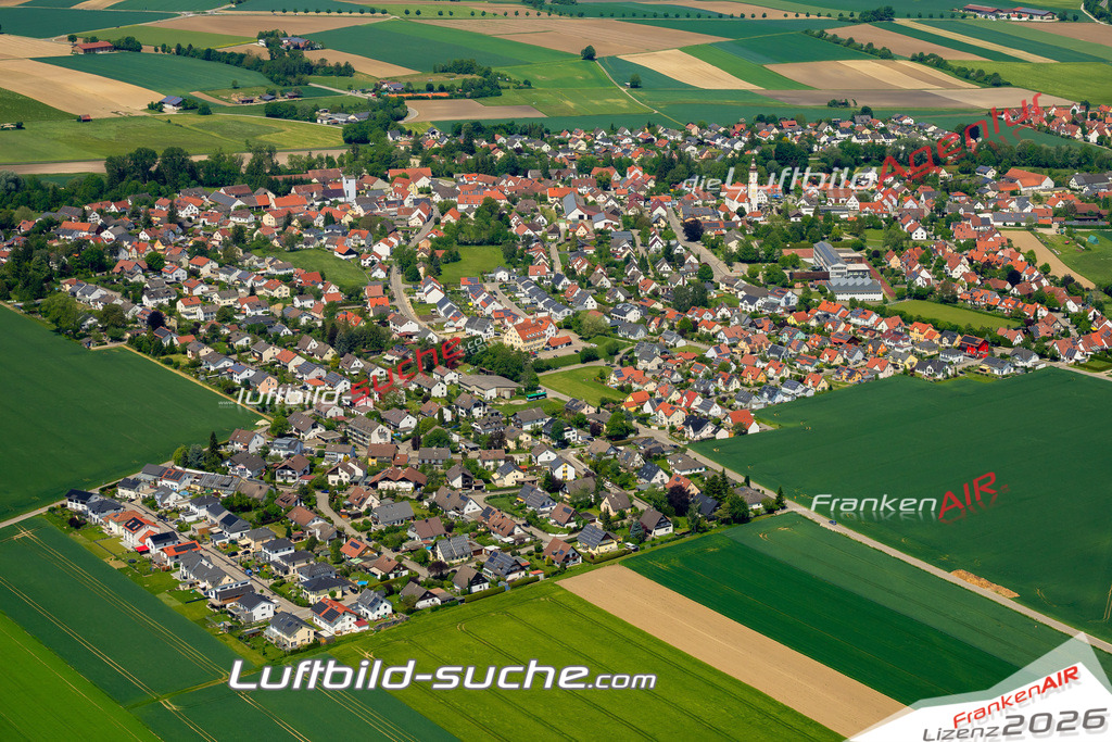 Das Luftbild zeigt  Merching - Die Luftaufnahme wurde 2023 vom UL-Flugzeug aus erstellt ( keine Drohne ) - Hochauflösende Luftaufnahme - Für grossformatige Ausdrucke geeignet. Die Geschenkidee !Mit Lizenz und Bildrechte bestellbar