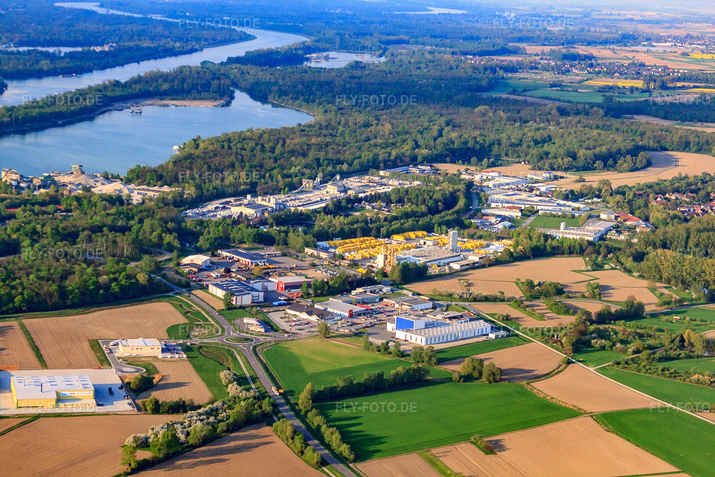 Luftbild: Industriegebiet Im Salmenkopf / Am Glockenloch von Süden mit Ytong Werk und Zimmer Group im Ortsteil Freistett in Rheinau im Bundesland Baden-Württemberg in Deutschland. Foto: IMG_39566.jpg vom 14.04.2011 durch Werner Riehm/FLY-FOTO.deAuflösung des Originals: 4752 x 3168 px