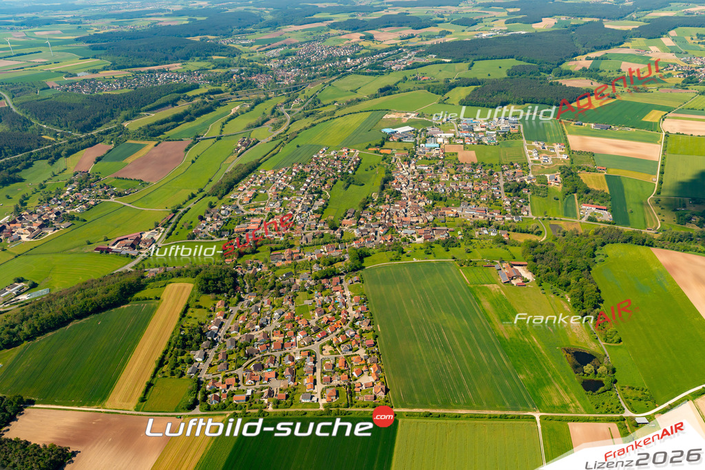 Das Luftbild zeigt :  Wilhelmsdorf - Die Luftaufnahme wurde 2024 vom UL-Flugzeug aus erstellt ( keine Drohne ) - Hochauflösende Luftaufnahme - Für grossformatige Ausdrucke geeignet. Die Geschenkidee !Mit Lizenz und Bildrechte bestellbar
