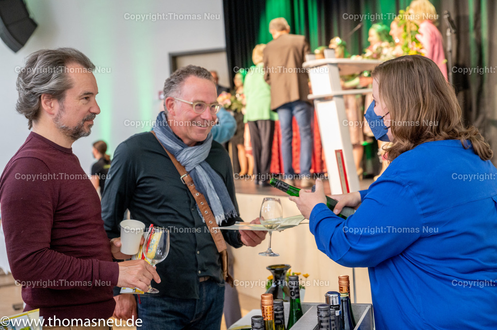 DSC_7974 | Der Bergsträßer Weintreff ist traditionell die Auftaktveranstaltung für den Bergsträßer Weinfrühling. Alljährlich April  bietet der Weintreff im Bürgerhaus Bensheim die einmalige Gelegenheit, fast 170 Bergsträßer Weine, Seccos und Sekte von 19 Weinbaubetrieben an einem Ort zu probieren. Nahezu alle Bergsträßer Betriebe sind vertreten und bieten ihre Spezialitäten an. Bild: Thomas Neu