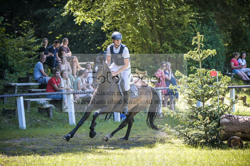 DOS_6372 | Entdecke hochwertige Reitturnierfotos von Foto Oger. Professionell, emotional und authentisch – jetzt Lieblingsmomente im Shop bestellen.Deutschlandweite Turnierfotografie. - Realisiert mit Pictrs.com