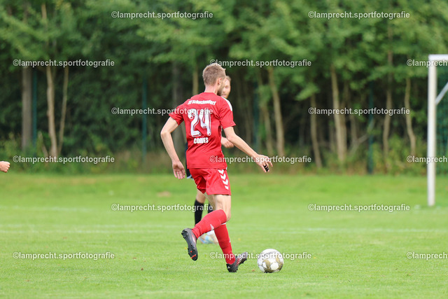 Fußball I Herren I Saison 2025-2026 I Verbandsliga Süd I 7. Spieltag I SV Schackendorf - SV Azadi Lübeck I 06.09.2025.161 | Henrik Cordes (24, SV Schackendorf) - Realisiert mit Pictrs.com