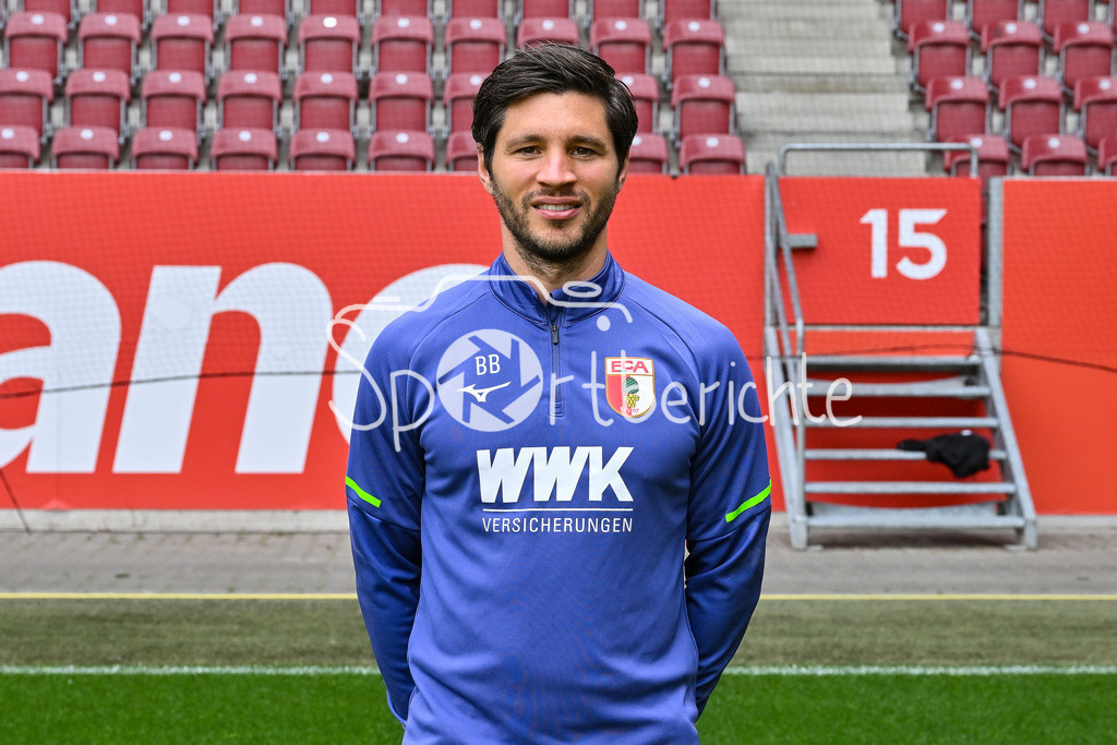 FC Augsburg 2025/26 | Benedikt BRUST / Einzelfoto / Freisteller / Media Day FC Augsburg: WWK-Arena am 06.08.2025