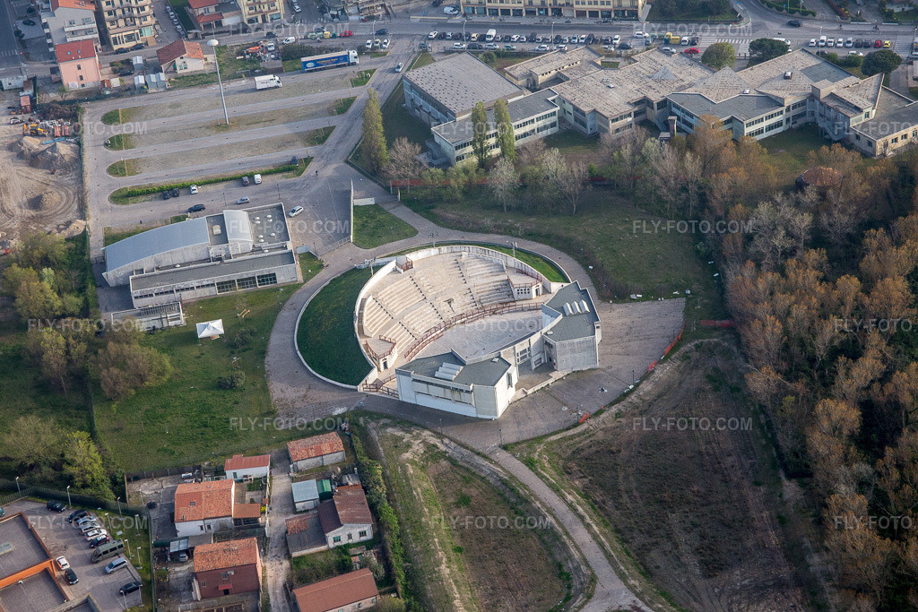 Aerial view: Arena Artis in Chioggia in the state Veneto, Italy. – Photo: IMG_087588.jpg taken on 04/06/2016 by Werner Riehm/FLY-FOTO.com – Resolution of the original: 5472 x 3648 px