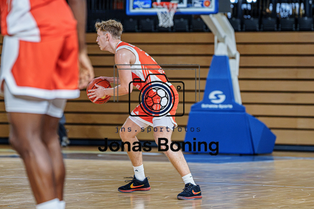 Basketball I Herren I Saison 2026-2027 I Testspiel I RASTA Vechta - EWE Baskets Oldenburg I 50966 | jns.sportfotos - Realisiert mit Pictrs.com