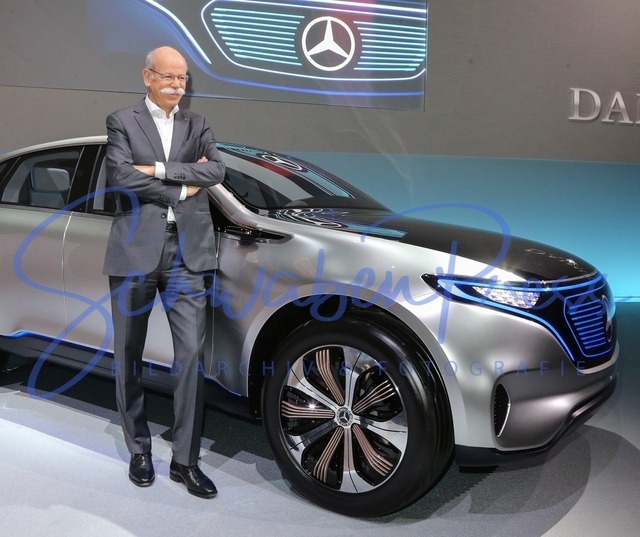 020217Ho113 | v.l. Dieter Zetsche (Vorstandsvorsitzender)
 / Jahrespressekonferenz der Daimler AG, Germany, Carl Benz Center, Stuttgart, 20170202
