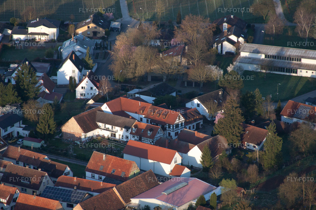 Luftbild: Weinstube Vogler im Ortsteil Heuchelheim in Heuchelheim-Klingen im Bundesland Rheinland-Pfalz in Deutschland. Foto: IMG_63101.jpg vom 20.03.2014 durch Werner Riehm/FLY-FOTO.de