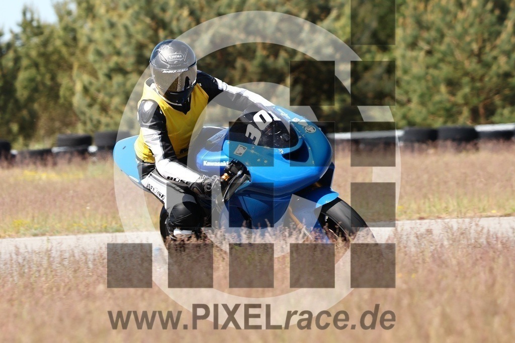 0301-20240512_06407 | Schöne Erinnerungen an spannende Momente - das festzuhalten ist unser Job. PIXELrace.de ist seit 2003 auf den Rennstrecken Europas unterwegs um die Action draußen beim Fahren und die wunderbare Stimmung imm Fahrerlager für euch einzufangen.