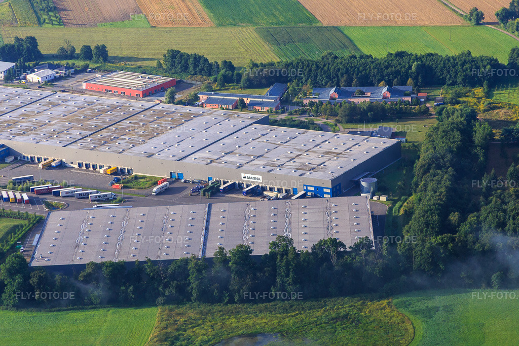 Luftbild: ZUFALL logistics group - Niederlassung Kandel und STS Group im Ortsteil Minderslachen in Kandel im Bundesland Rheinland-Pfalz in Deutschland. – Foto: IMG_092835.jpg vom 13.08.2016 durch Werner Riehm/FLY-FOTO.de – Auflösung des Originals: 5472 x 3648 px – Transport- & Logistikunternehmen | ZUFALL logistics group – WWW.STS.GROUP