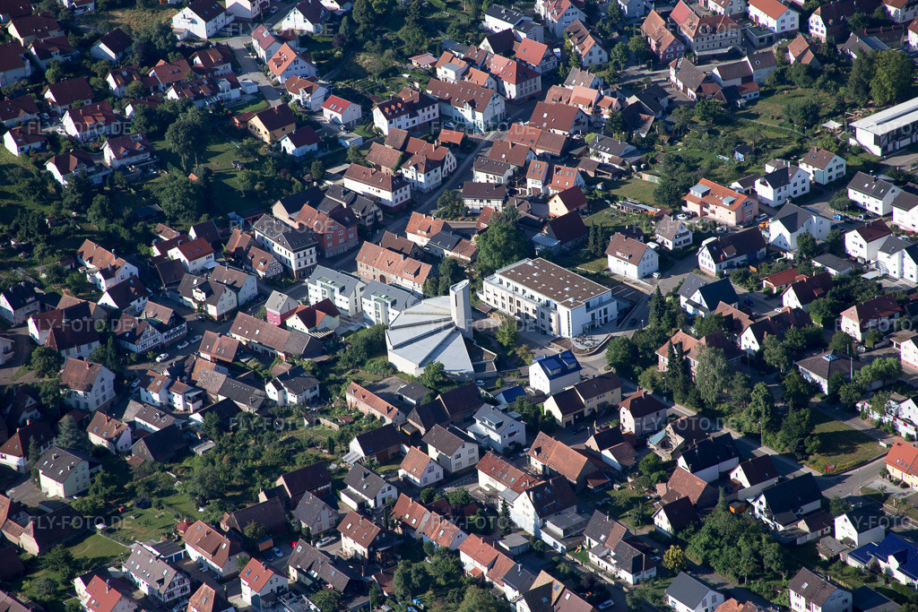 Luftbild: St. Antonius im Ortsteil Spessart in Ettlingen im Bundesland Baden-Württemberg in Deutschland. Foto: IMG_083993.jpg vom 26.07.2015 durch Werner Riehm/FLY-FOTO.de