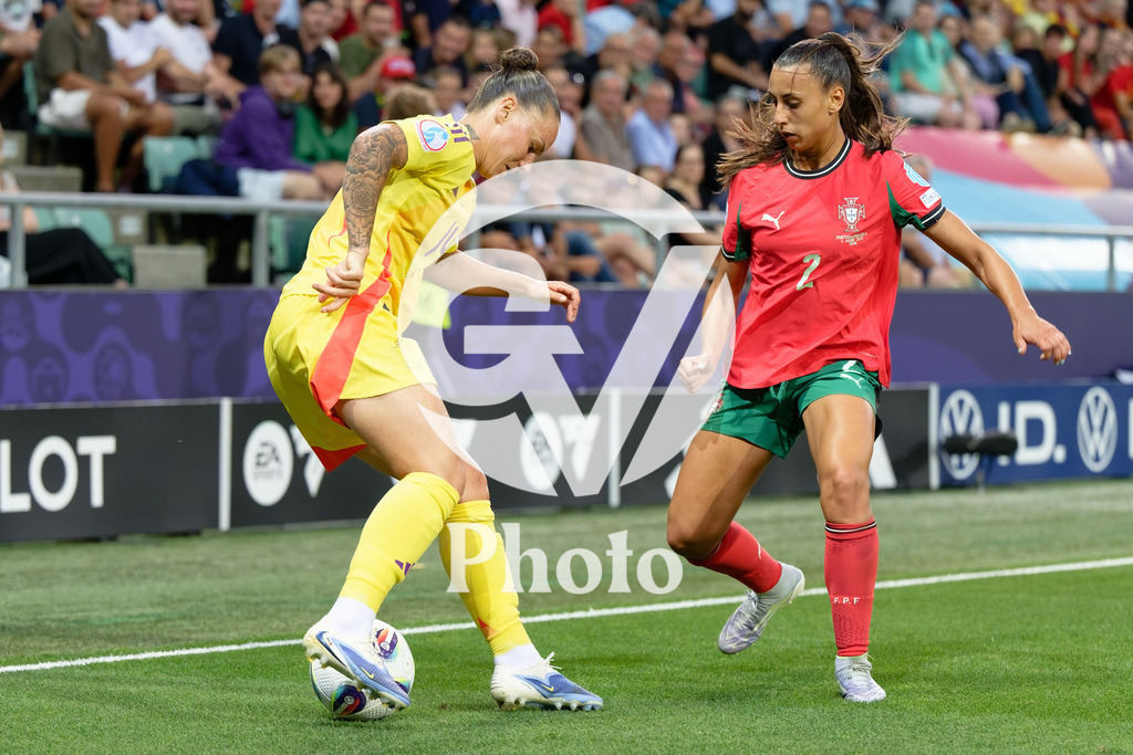 Portugal v Belgium: UEFA Women's EURO 2025 Group B | SION, SWITZERLAND - JULY 11: Jassina Blom of Belgium (L) controls the ball under pressure from Catarina Amado of Portugal (R)  during the UEFA Women's EURO 2025 Group B match between Portugal and Belgium at Stade de Tourbillon on July 11, 2025 in Sion, Switzerland. (Photo by Giuseppe Velletri/Sports Press Photo/Getty Images)