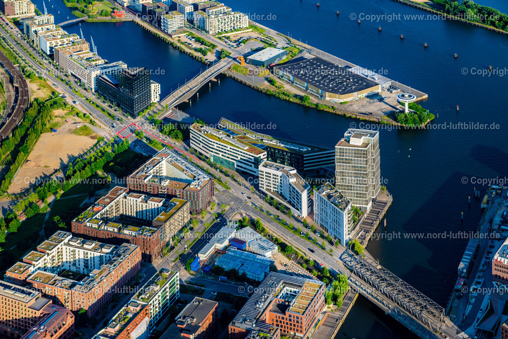 Hamburg_Baakenhafen_Hafencity_ELS_8286160625 | HAMBURG 16.06.2025 Baugrundstück für die neue Hamburger Oper und das Brückenbauwerk entlang " Baakenhafen Brücke " in Hamburg, Deutschland. Weiterführende Informationen bei: Bezirksamt Hamburg-Mitte, Fachamt Stadt- und Landschaftsplanung,  Kühne + Nagel (AG & Co.) KG,  Kühne Bauausführung. // Building plot for the new Hamburg Opera and the bridge structure along "Baakenhafen Bridge" in Hamburg, Germany. Further information at: Bezirksamt Hamburg-Mitte, Fachamt Stadt- und Landschaftsplanung,  Kuehne + Nagel (AG & Co.) KG,  Kuehne Bauausfuehrung. Foto: Martin Elsen