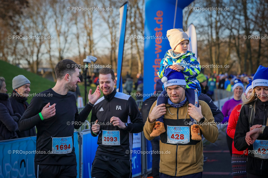 6. Bonner Nikolauslauf; Bonn, 14.12.2025 | Impressionen vom 6. Bonner Nikolauslauf am 14.12.2025 in Bonn (Nordrhein-Westfalen). 