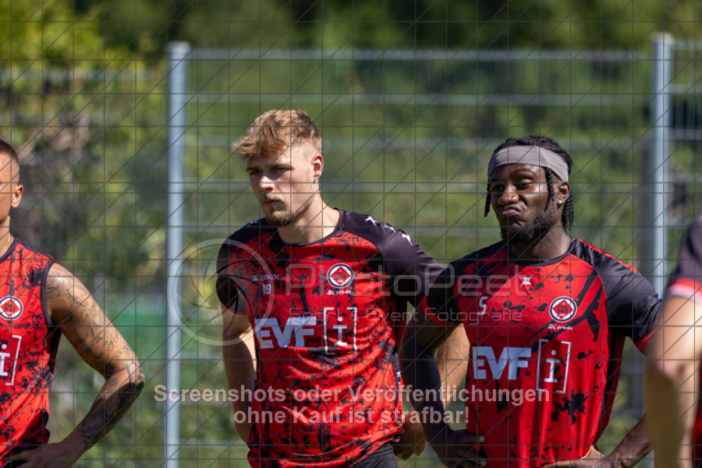 20250629_104845_0727 | #,1.Göppinger SV, Fussball, Oberliga BW - Trainingsauftakt, Saison 2025/2026, Rasensportplatz Stadion SV Göppingen, Hohenstaufenstr. 116, 73033 Göppingen, 29.06.2025 - 10:30 Uhr,Foto: PhotoPeet-Sportfotografie/Peter Harich