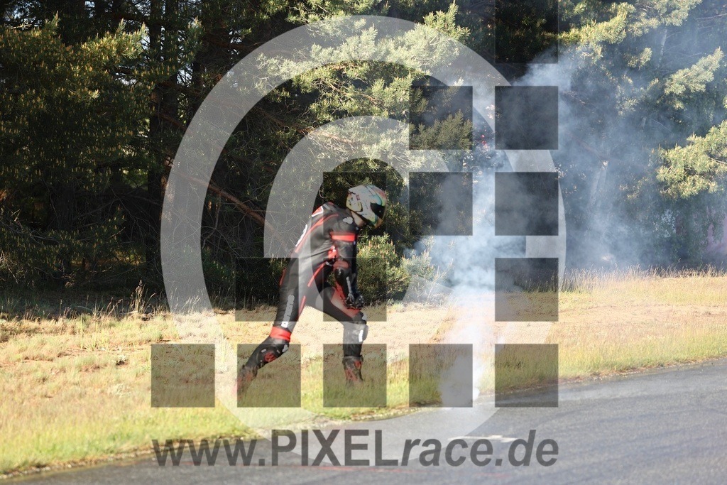 mopedrennen-20260514_11997 | Schöne Erinnerungen an spannende Momente - das festzuhalten ist unser Job. PIXELrace.de ist seit 2003 auf den Rennstrecken Europas unterwegs um die Action draußen beim Fahren und die wunderbare Stimmung imm Fahrerlager für euch einzufangen.