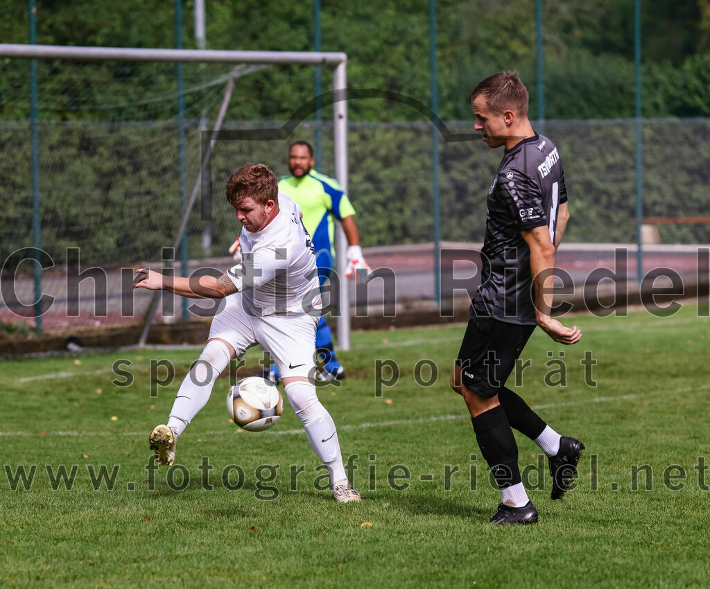 2023-08-27_028_TSV_Egmating_II_gegen_SG_Grasbrunn-Haar_II | Egmating, Deutschland, 27.08.2023:
Fußball, B-Klasse 2023 / 2024, 2. Spieltag, TSV Egmating II gegen (SG) Grasbrunn / Haar II, Endergebnis: 1:2

Christian Fellner ((SG) Grasbrunn / Haar II, #18), Maximilian Beer (TSV Egmating, #8)

Foto: Christian Riedel / fotografie-riedel.net